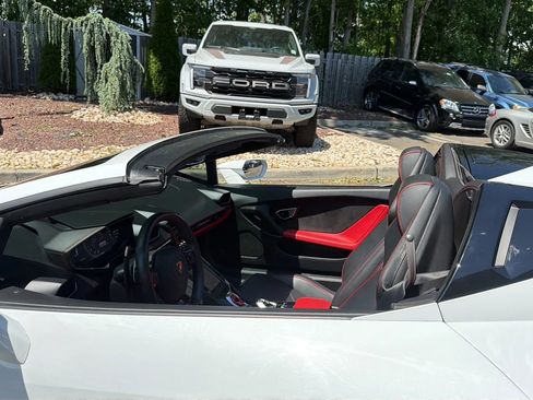 Used 2021 Lamborghini Huracan EVO RWD image 18