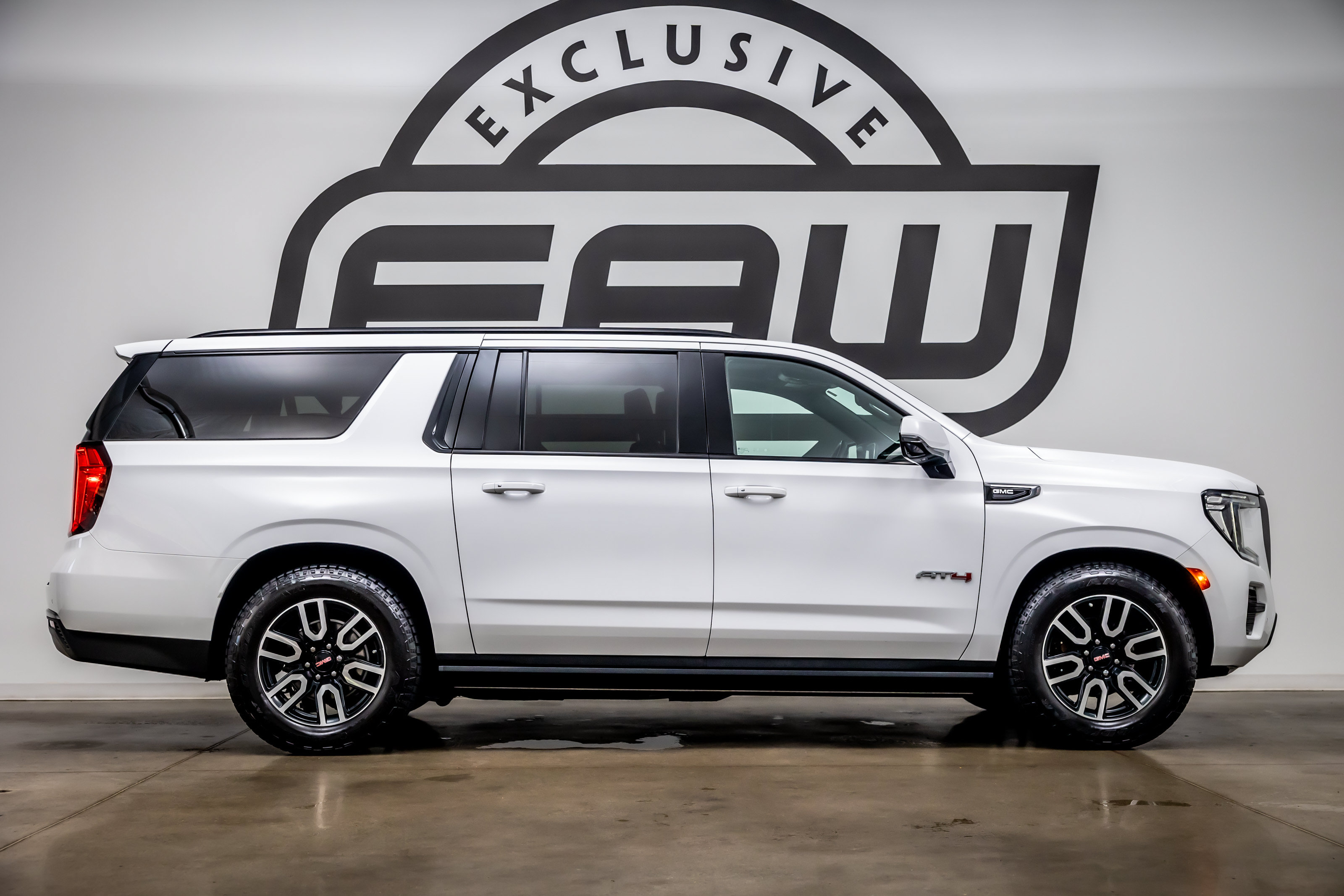 Used 2023 GMC Yukon XL AT4 w/ AT4 Premium Plus Package AWD/4WD image 9