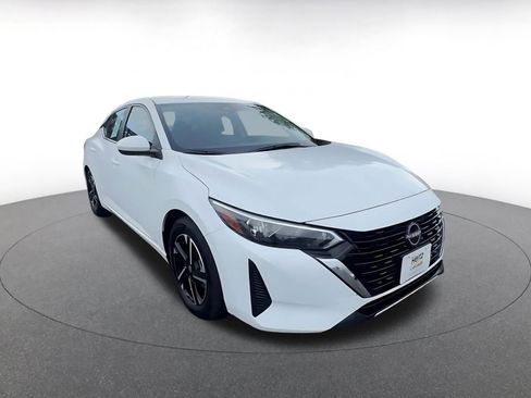 Used 2025 Nissan Sentra SV image 3