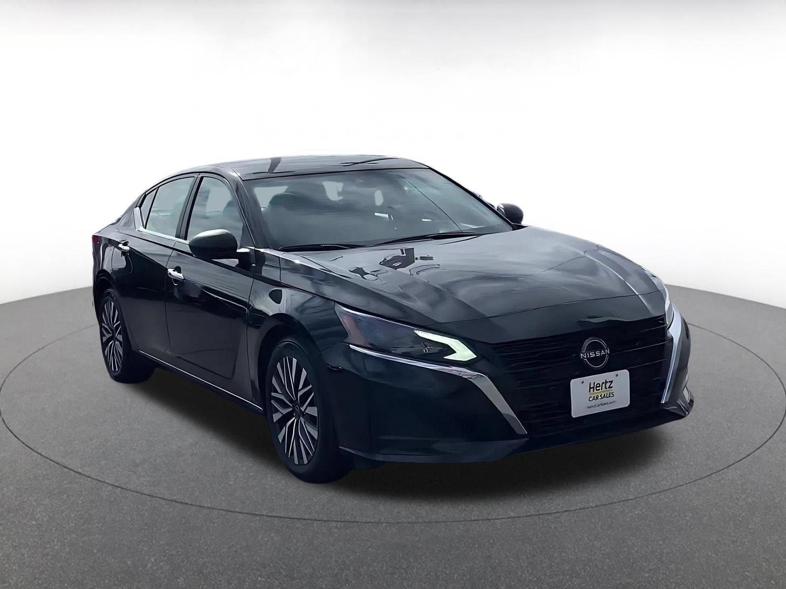 Used 2025 Nissan Altima 2.5 SV FWD image 3