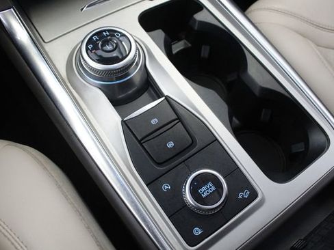 Used 2023 Ford Explorer Platinum w/ Technology Package AWD/4WD image 16