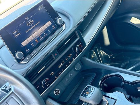 Used 2023 Nissan Rogue SV w/ SV Premium B Package image 28