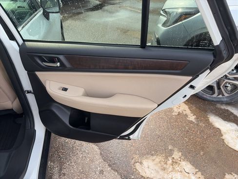 Used 2017 Subaru Outback 2.5i Limited image 17