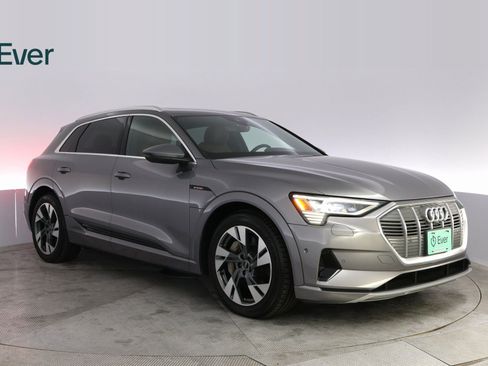 Used 2021 Audi e-tron Prestige w/ Prestige Package image 4