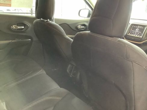 Used 2015 Jeep Cherokee Latitude w/ Cold Weather Group AWD/4WD image 17