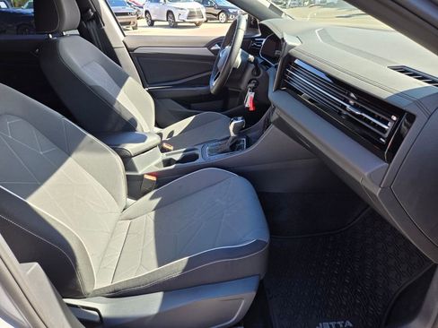 Used 2025 Volkswagen Jetta Sport image 19