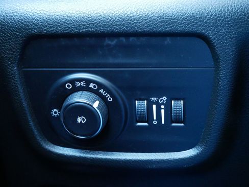 Used 2023 Jeep Grand Cherokee Laredo w/ Luxury Tech Group I image 25