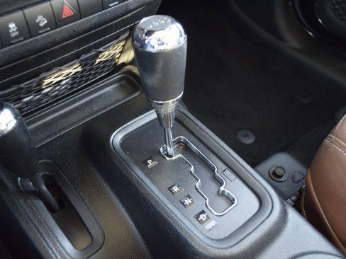 Used 2018 Jeep Wrangler Unlimited Sahara w/ Connectivity Group image 15