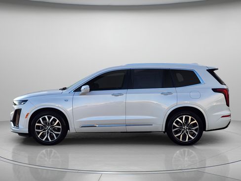Used 2023 Cadillac XT6 Luxury FWD image 2