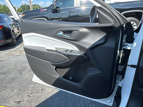 Used 2025 Chevrolet Trax LT w/ Driver Confidence Package image 15