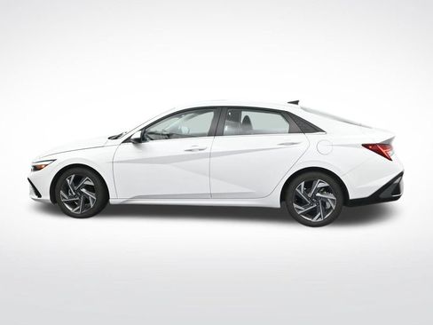 Used 2025 Hyundai Elantra Limited FWD image 9