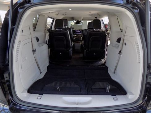 Used 2022 Chrysler Pacifica Touring-L FWD image 30