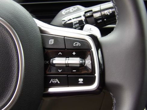 Used 2026 Kia Carnival LXS FWD image 14