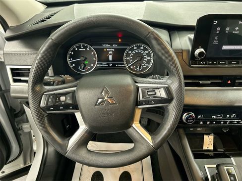 Used 2022 Mitsubishi Outlander ES image 4