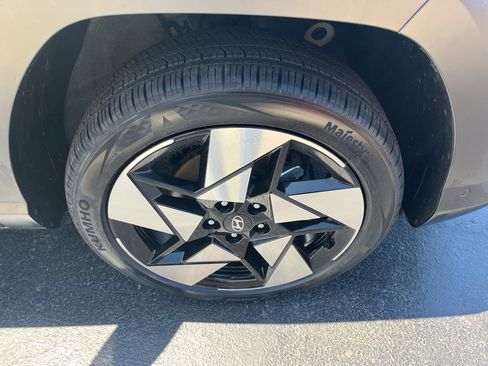Used 2025 Hyundai Kona Limited AWD/4WD image 48