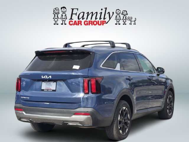 Used 2024 Kia Sorento S w/ Panoramic Sunroof Package FWD image 4