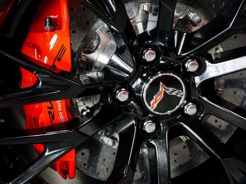 Used 2015 Chevrolet Corvette Z06 w/ 3LZ Preferred Equipment Group RWD image 50