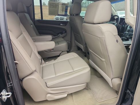 Used 2018 Chevrolet Suburban LT image 46