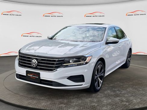 Used 2022 Volkswagen Passat 2.0T SE FWD image 1