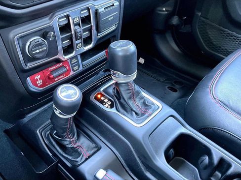 Used 2022 Jeep Gladiator Rubicon w/ LED Lighting Group AWD/4WD image 30