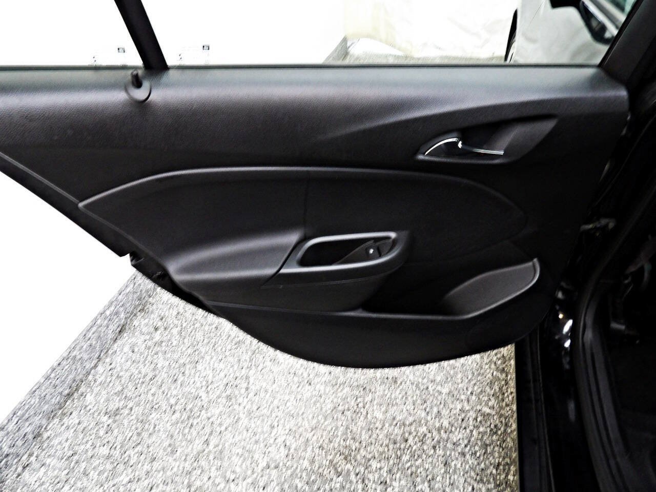 Used 2017 Chevrolet Cruze LS FWD image 9