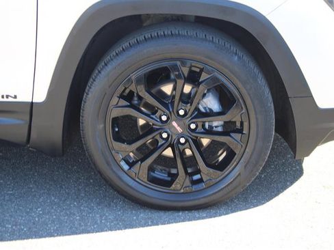 Used 2022 GMC Terrain SLE w/ Driver Convenience Package image 10