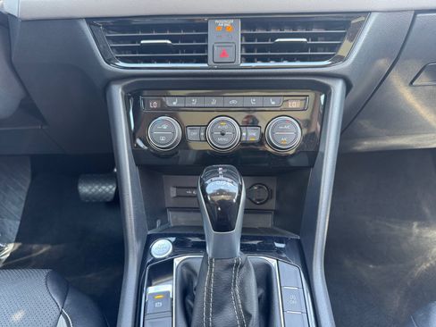 Used 2022 Volkswagen Taos SEL AWD/4WD image 22