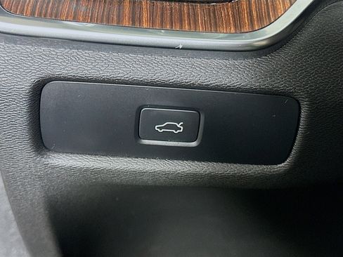 Used 2024 Volvo S60 B5 Plus image 17