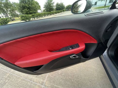 Used 2019 Dodge Challenger SXT RWD image 2
