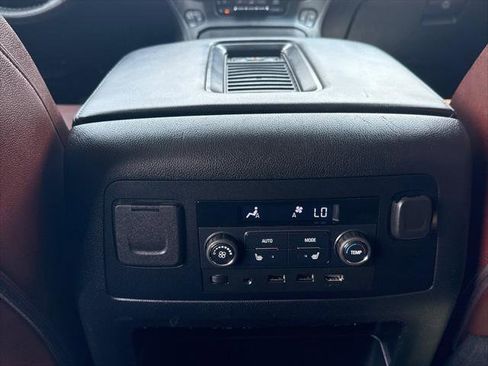 Used 2020 Chevrolet Suburban Premier w/ Premier Plus Edition AWD/4WD image 30