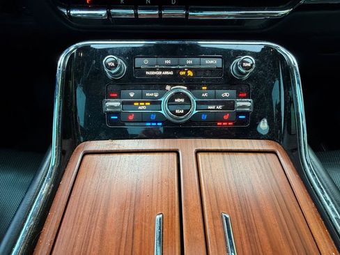 Used 2018 Lincoln Navigator Reserve w/ Technology Package AWD/4WD image 16