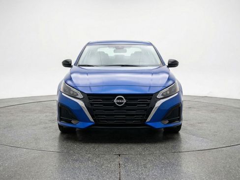 Used 2025 Nissan Altima 2.5 SV image 2
