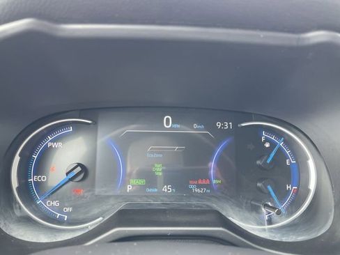 Used 2025 Toyota RAV4 XLE image 16