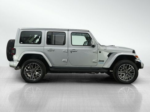 Used 2022 Jeep Wrangler Unlimited Sahara image 6