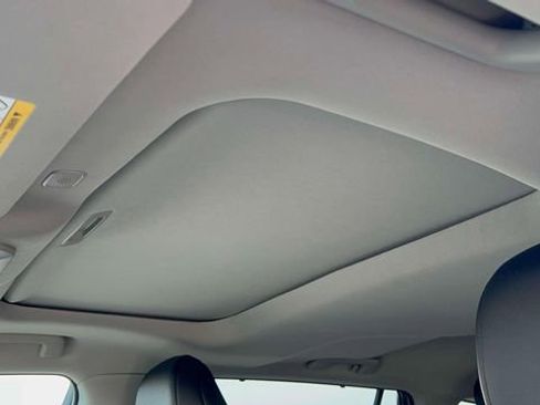 Used 2024 Toyota Highlander XLE image 19