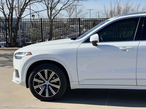 Used 2020 Volvo XC90 T6 Momentum image 5