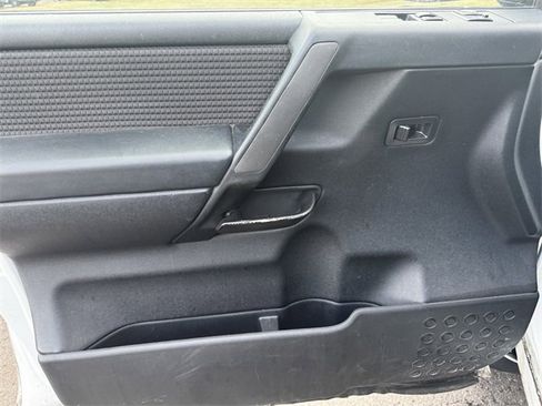 Used 2013 Nissan Titan SV image 20