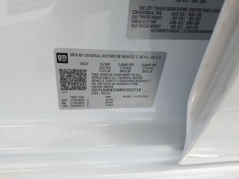 Used 2024 GMC Sierra 1500 SLT w/ SLT Premium Plus Package AWD/4WD image 34