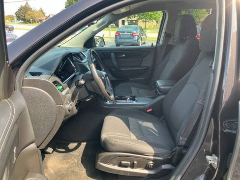 Used 2017 Chevrolet Traverse LT w/ Style and Technology Package AWD/4WD image 10