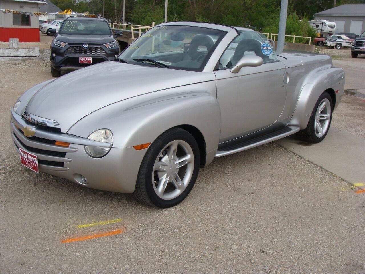 Used 2004 Chevrolet SSR w/ Preferred Equipment Group RWD image 19