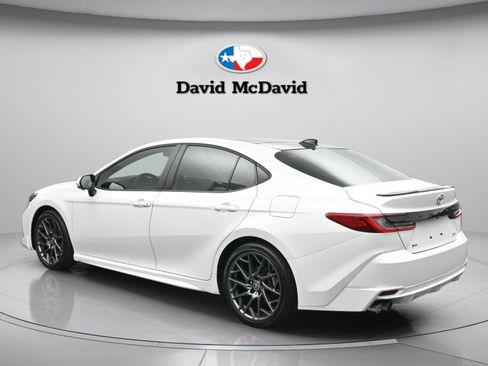 Used 2025 Toyota Camry XLE image 6