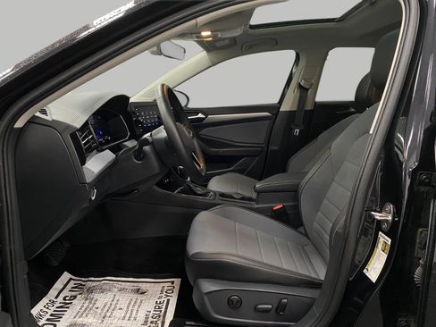 Used 2025 Volkswagen Jetta SE FWD image 27