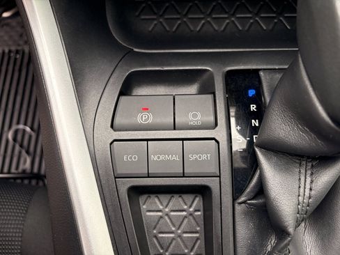 Used 2019 Toyota RAV4 LE FWD image 22