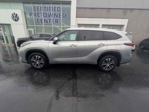 Certified 2023 Toyota Highlander XLE image 4