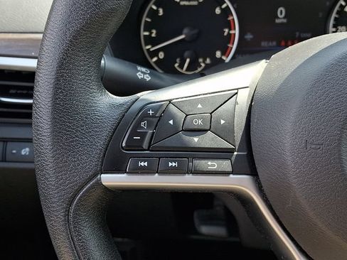 Used 2024 Nissan Altima 2.5 SV FWD image 12