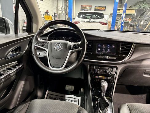Used 2022 Buick Encore Preferred image 3