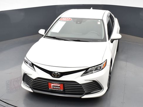 Used 2022 Toyota Camry LE image 22