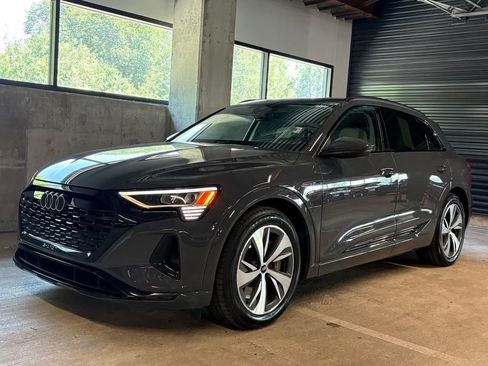 Used 2024 Audi Q8 e-tron Premium AWD/4WD image 1
