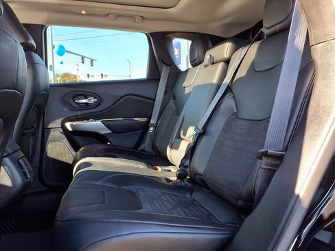 Used 2022 Jeep Cherokee Latitude w/ Sun & Sound Group image 8