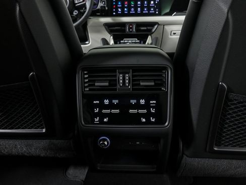 New 2025 Porsche Cayenne Coupe image 20